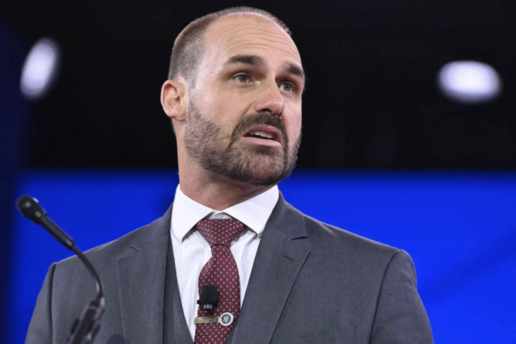 Eduardo Bolsonaro vota dos EUA e Alcolumbre anuncia anulação do ato