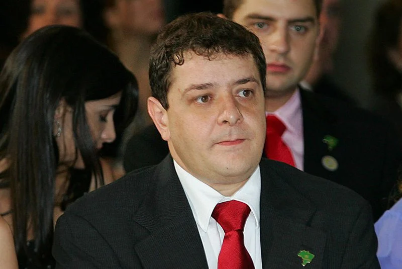 Testemunha afirma que Lulinha recebia “mesada” de R$ 300 mil do Careca do INSS