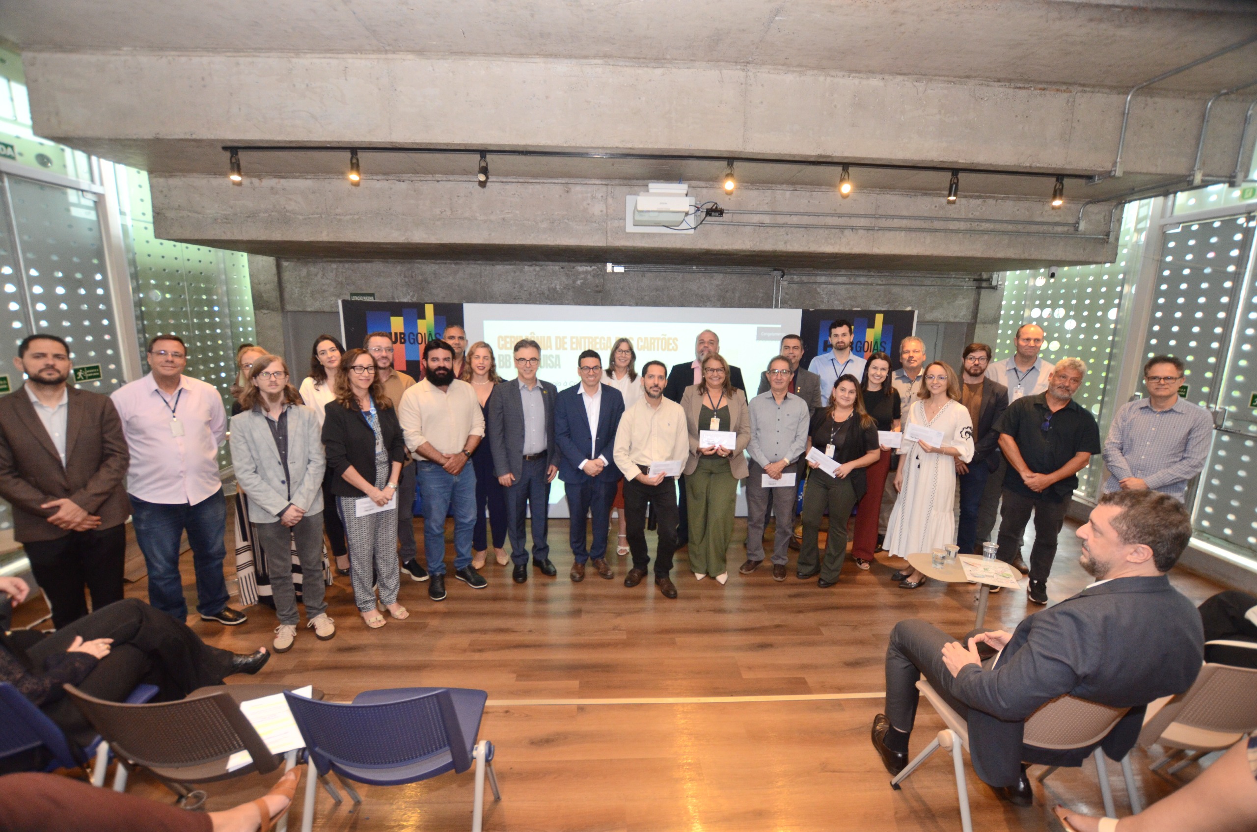 Governo de Goiás entrega cartões BB Pesquisa a coordenadores de Centros de Pesquisa Emergentes